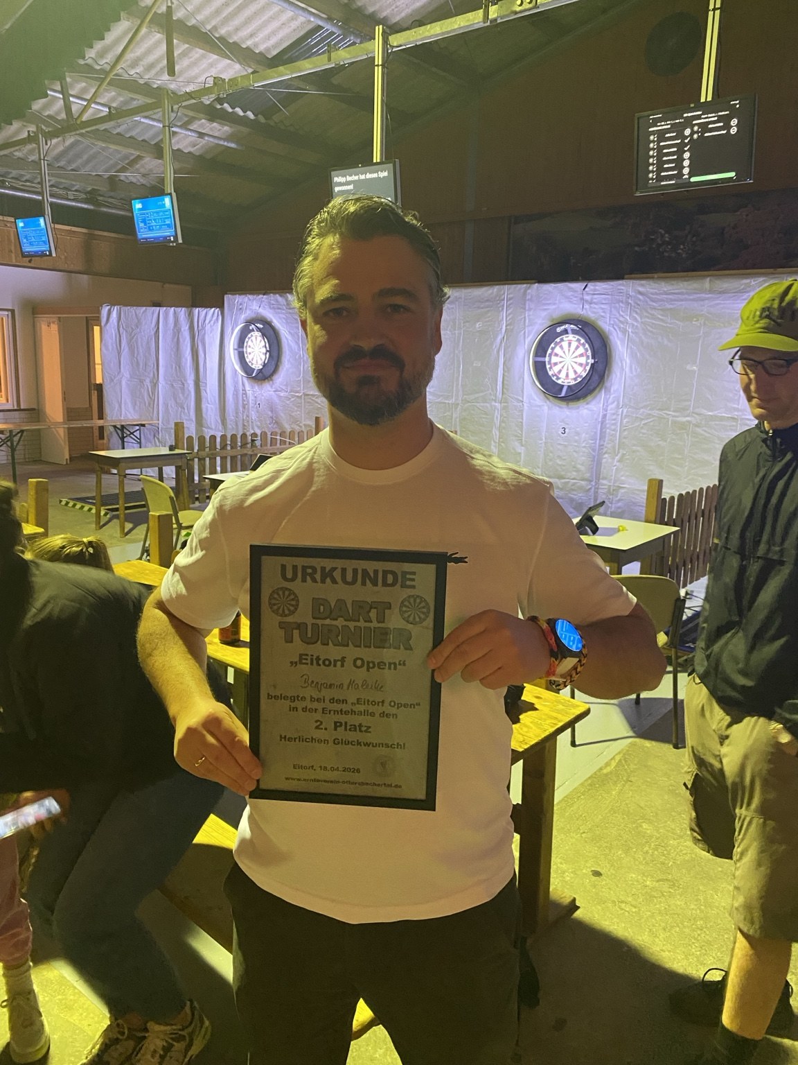 Urkunde beim Dartturnier