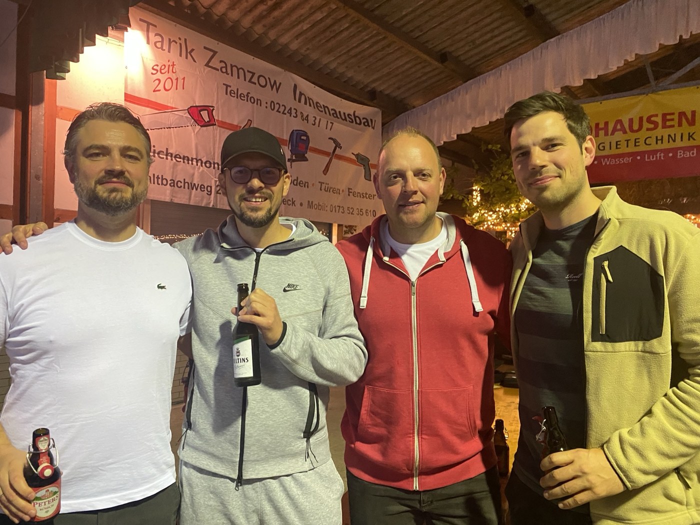 Vier Freunde beim Turnier